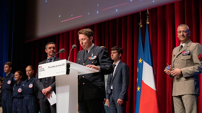1er prix "PdF de Salon de Provence et Centre d'études stratégiques aérospatiales de Paris"