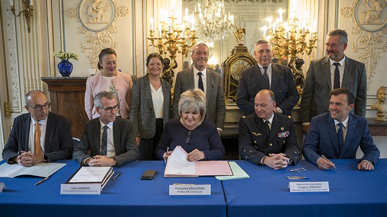 Signature du transfert de la plateforme