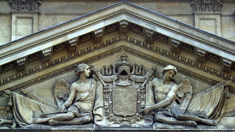 Détail du fronton du château