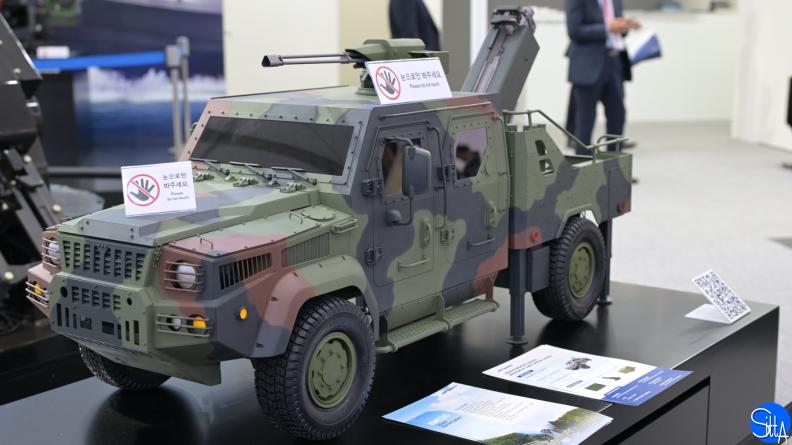 Le mortier semi-automatique de 120mm de SNT sur châssis Kovico