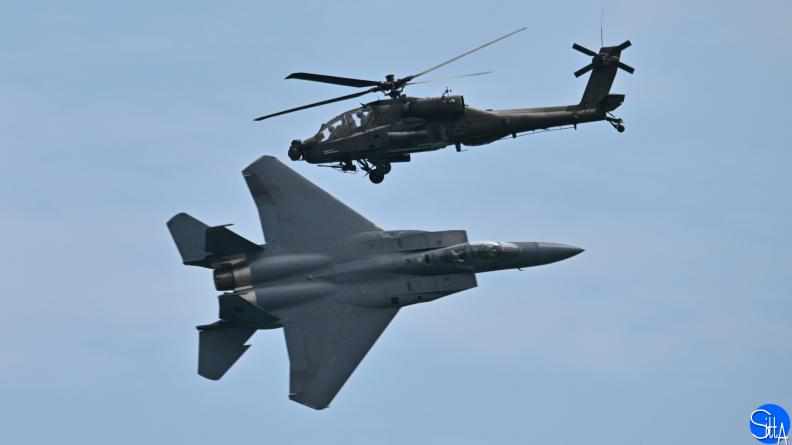 F-15SG et AH-64 Apache
