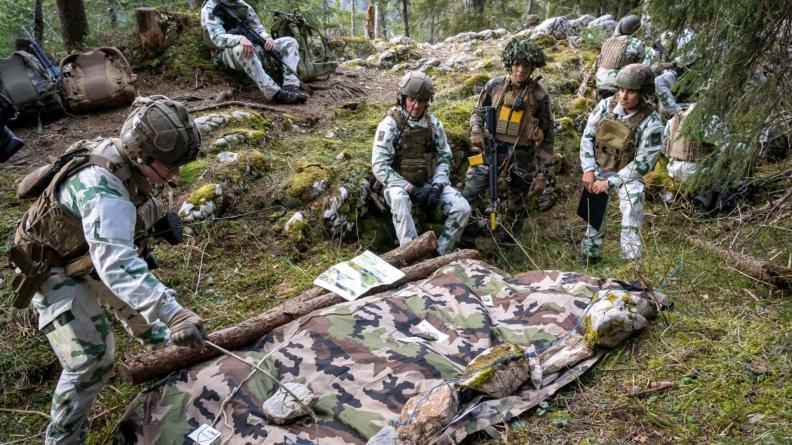 Progression tactique interarmées du 27e BCA et du 1er RCP sur le plateau des Glières.