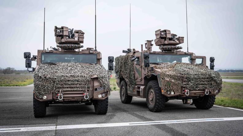Servals du 3eRPIMa  armés pour la manoeuvre logistique.