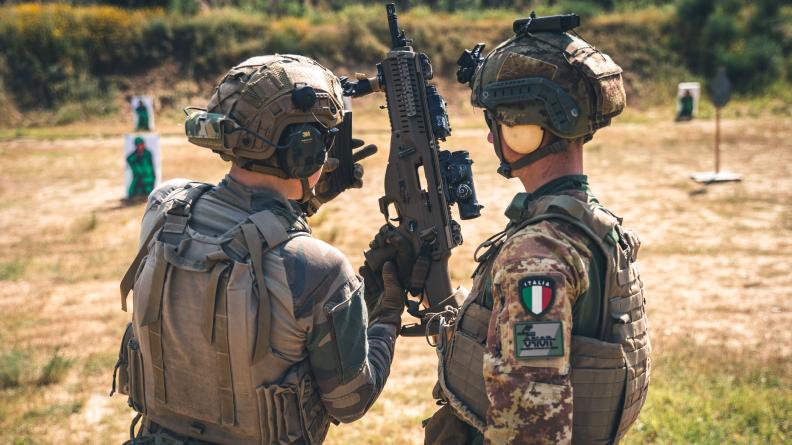 Les soldats français aux côtés de ses alliés portugais, espagnols, italiens et roumains.