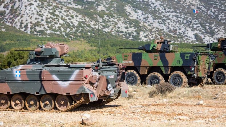 Séquence de tir avec le Marder grec et le VBCI.