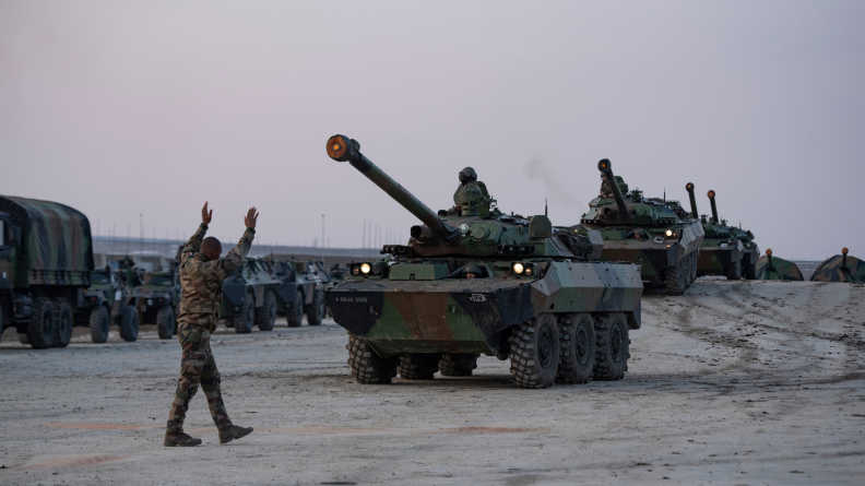 Une colonne d’AMX 10 RC en déplacement.