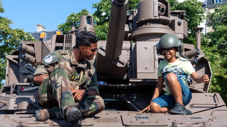 Opérations de relations publiques lors du 14 juillet 2024