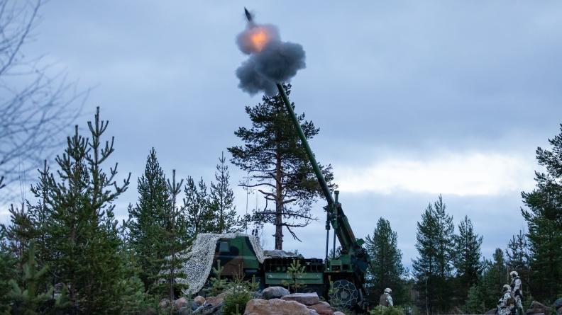 Manœuvre d'artillerie à tirs réels lors de l'exercice Dynamic Front 25