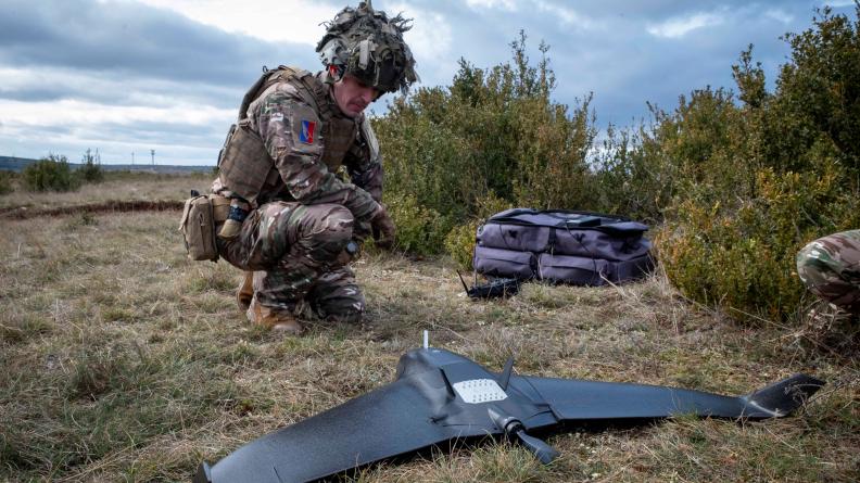 Une expérimentation tactique de drones sur le plateau du Larzac.