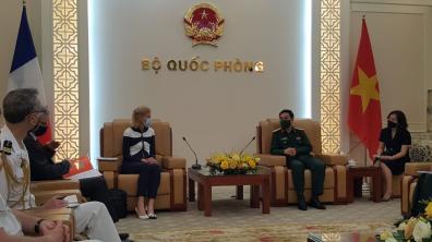 Entretien à Hanoi avec le Ministre de la Défense vietnamien, le Général Phan Văn Giang