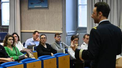 Les étudiants assistent aux conférences des centres de recherche de l'ACADEM