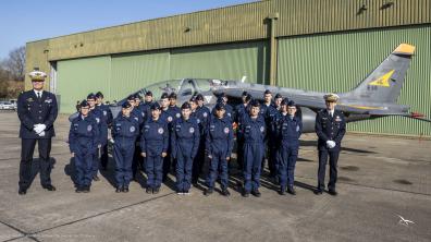 Les EAJ rassemblées devant un Alphajet