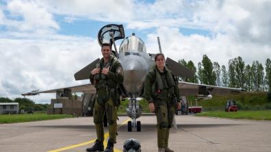 Le capitaine Caroline « Chuby » et le capitaine Valentin « Tartop »