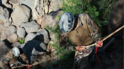 Descente en rappel pour les stagiaires de la FMCR