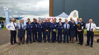 Douze équipiers EAJ se sont rendus au Meeting annuel de la Royal Air Force 