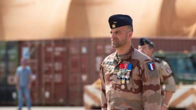 Prise de commandement de la BAP de Niamey par le colonel Grégoire Servent, qui succède au colonel Lo