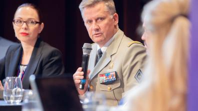 Prise de parole du général Bonnemaison au sujet du partage d'information en cyberdéfense