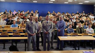 Le général Bonnemaison rencontre les trois promotions de l'ENSIBS dont il est parrain