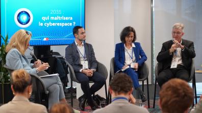 Discussions lors de la table ronde "2035 : qui maîtrisera le cyberespace ?"