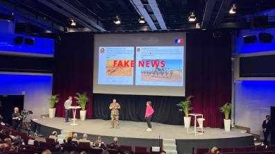 Cybercombattants présentant l'outil de détection de deepfake