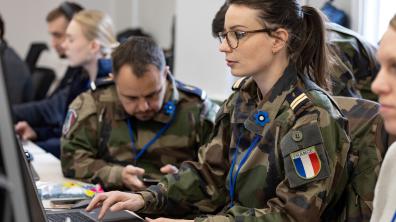 Cybercombattante française pendant l'édition 2024 de Locked Shields 