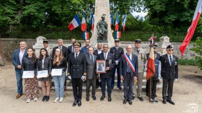 Cérémonie en hommage des morts Indochine au Jardin H. Vinay - Le PUY