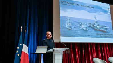L’amiral Pierre Vandier face à la 30e promotion de l’École de guerre