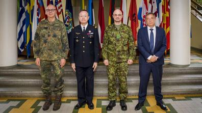 l’Officier Général Relations Internationales de la DEMS au Collège de défense balte