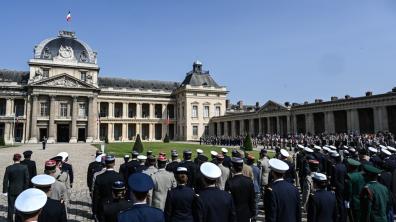 Céremonie de remise des brevets de l'École de guerre à l'École militaire