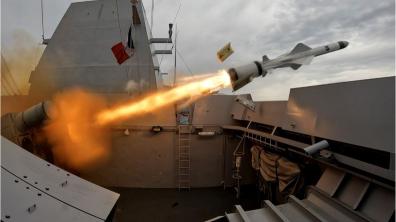 Tir MM40 depuis la FREMM Alsace