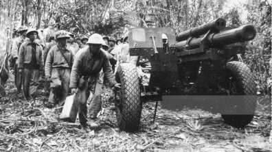 Fin 1953 : un renseignement d'origine électromagnétique détecte l'artillerie lourde viêt minh.