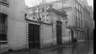 L'ambassade d'Allemagne, hôtel de Beauharnais, rue de Lille, à Paris, fin XIXe siècle.