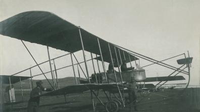 Un avion Farman MF7, avion de reconnaissance français utilisé en 1914.
