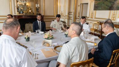 Le chef d’état-major des armées rencontre M. Estanguet