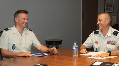 Rencontre entre le CEMA et l’officier général commandant de la cyberdéfense