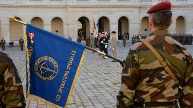 Le CEMA préside la prise d’armes des 30 ans du commandement des opérations spéciales