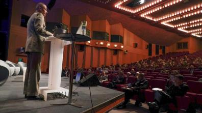 Le CEMA clôt le symposium pour un enseignement militaire supérieur européen
