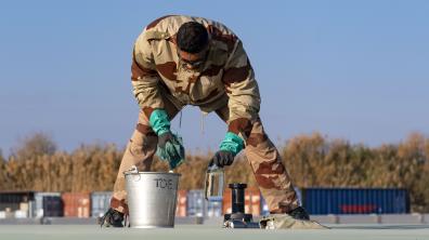 Technicien du DETSEO lors de l'opération Chanmal