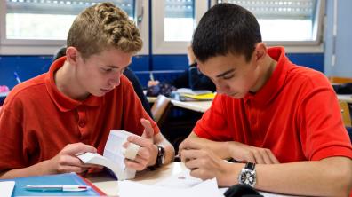 Collégiens en classe