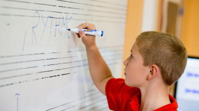 Collégien en classe