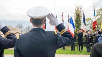 Salut aux drapeaux