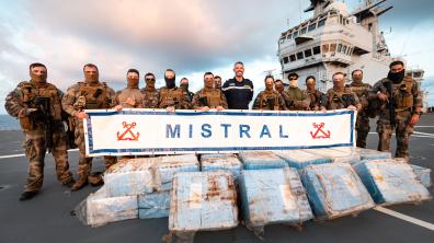 Le Mistral saisit près de 900 kg de cocaïne au large des côtes africaines