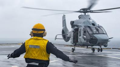 Le 8 juillet 2024, pour la première fois, un hélicoptère H160 de la Flottille 32F a apponté sur un p