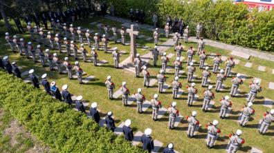 Cérémonie de mémoire à Narvik : le groupe Jeanne d’Arc rend hommage aux forces françaises 