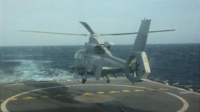 Embarquement d’un hélicoptère Panther et de la flottille 36F sur la FREMM Provence 