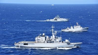 L’Arago sous bonne escorte pour le début de sa grande traversée