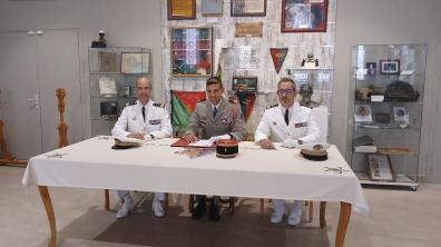 Officiers généraux de la Marine et de l'Armée de Terre lors du jumelage