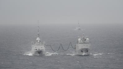 Ravitaillement à la mer entre le BCR Somme et la FREMM Auvergne