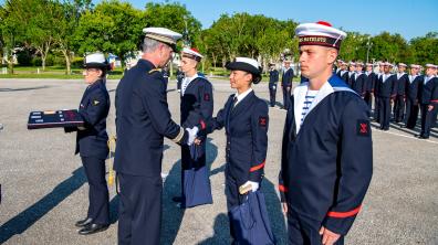 Remise de décorations à des personnels équipages