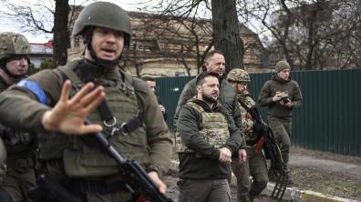 Le président ukrainien Zelensky dans la ville de Boutcha, le 4 avril 2022.